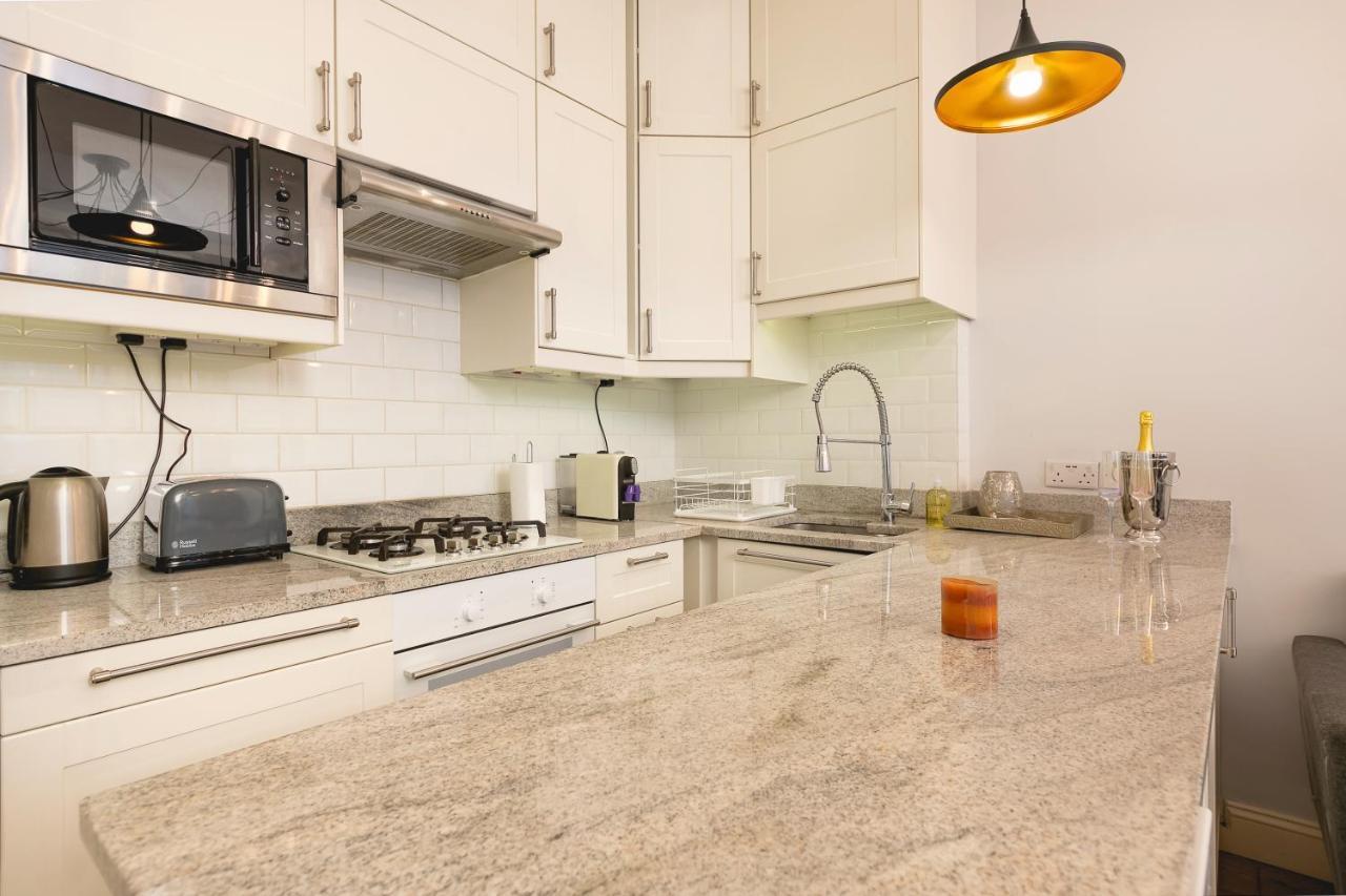 Penthousestays Notting Hill - Spacious 3 Bedroom King Bed - Near Portobello Road & Kensington High Street Apartamento